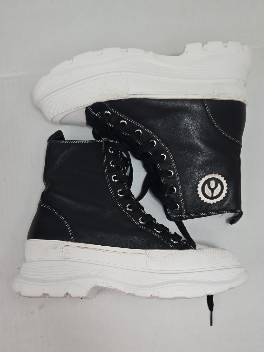 Wishbone Cllection Chelsea Boots Women's Sz 8.5 Chunky  Gothic Black/ White.
